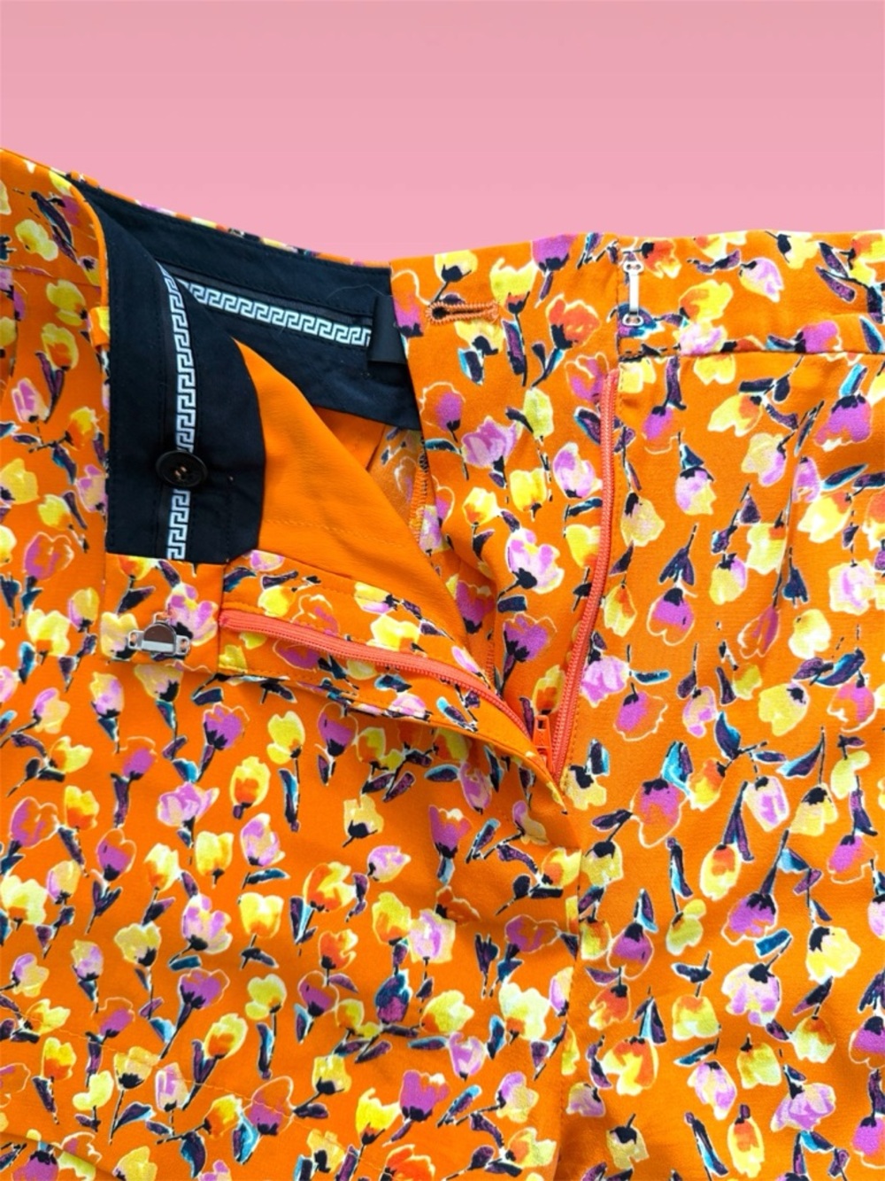 Versace 100% Silk Orange Floral Shorts - Picture 4 of 8
